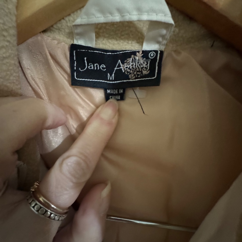 Jane Ashley Vest XL Winter White QuiltedPuffer Front Zip Insulated Relaxed Fit - Picture 4 of 4